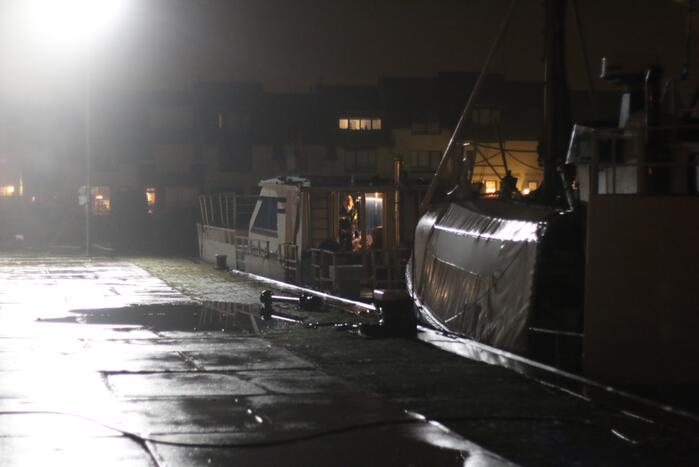 Omstanders redden man uit water