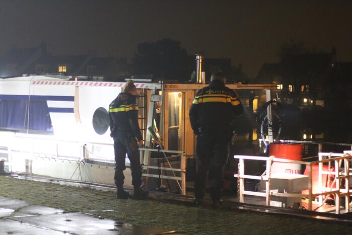 Omstanders redden man uit water