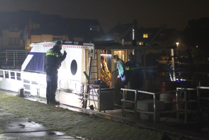 Omstanders redden man uit water