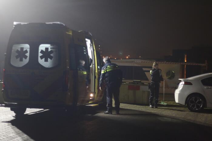 Omstanders redden man uit water