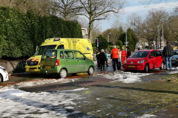 Fietser ernstig gewond na val over stoeprand