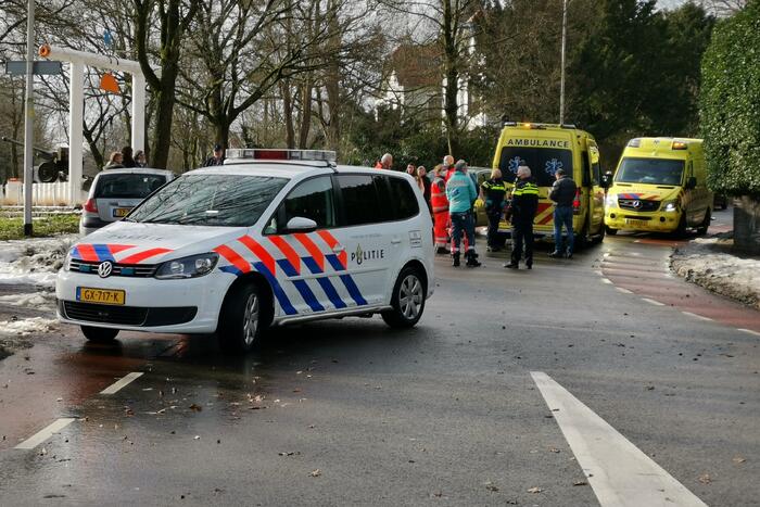 Fietser ernstig gewond na val over stoeprand