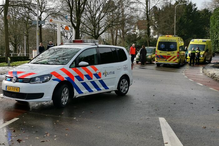 Fietser ernstig gewond na val over stoeprand