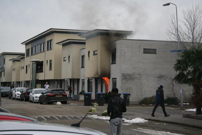 Veel schade bij uitslaande woningbrand