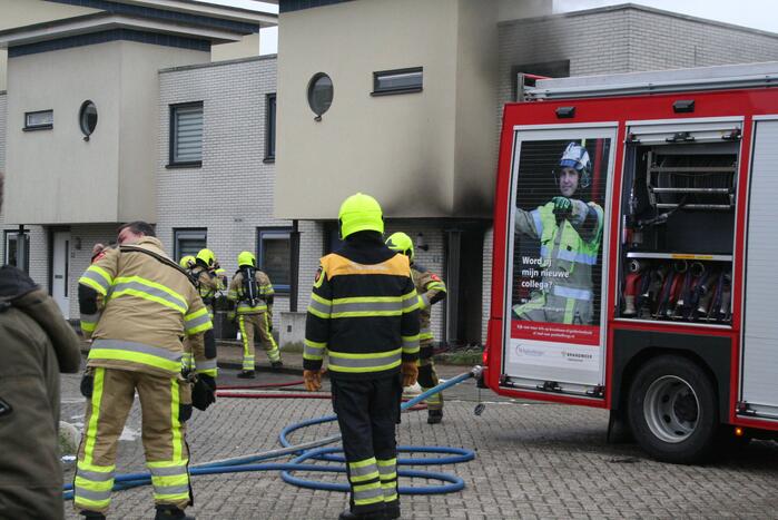 Veel schade bij uitslaande woningbrand