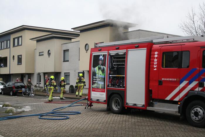 Veel schade bij uitslaande woningbrand