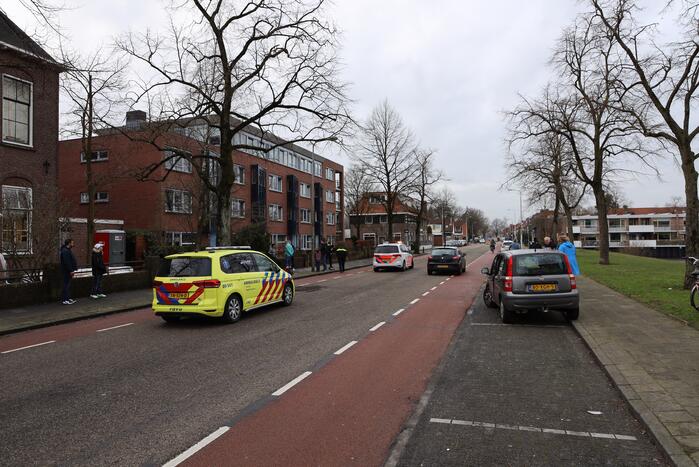Motorrijder botst op auto die uit parkeervak rijdt