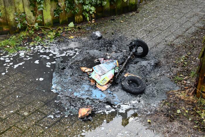 Papiercontainer brandt volledig uit