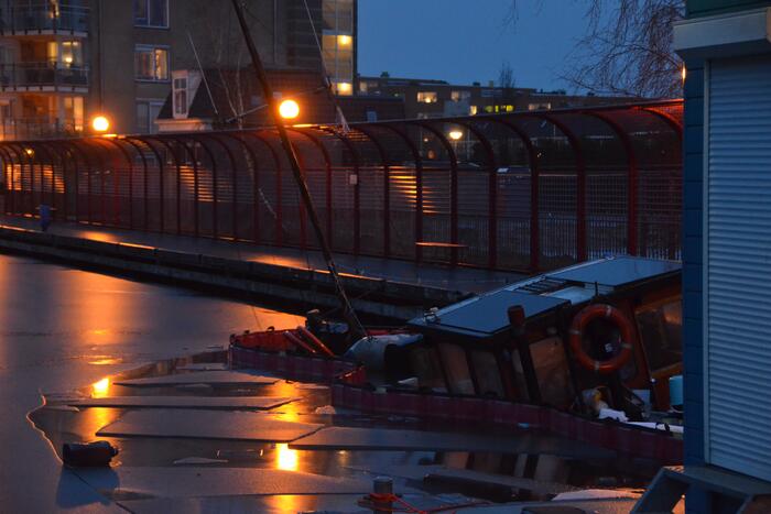Honderd jaar oude sleepboot Harmen gezonken