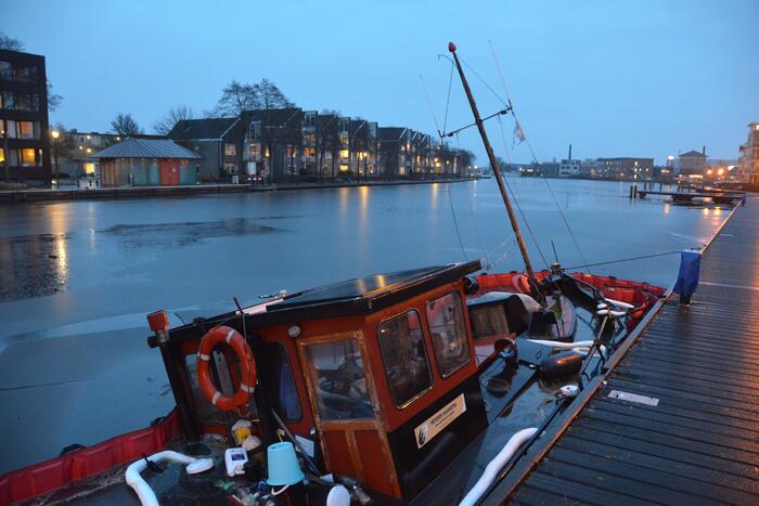 Honderd jaar oude sleepboot Harmen gezonken