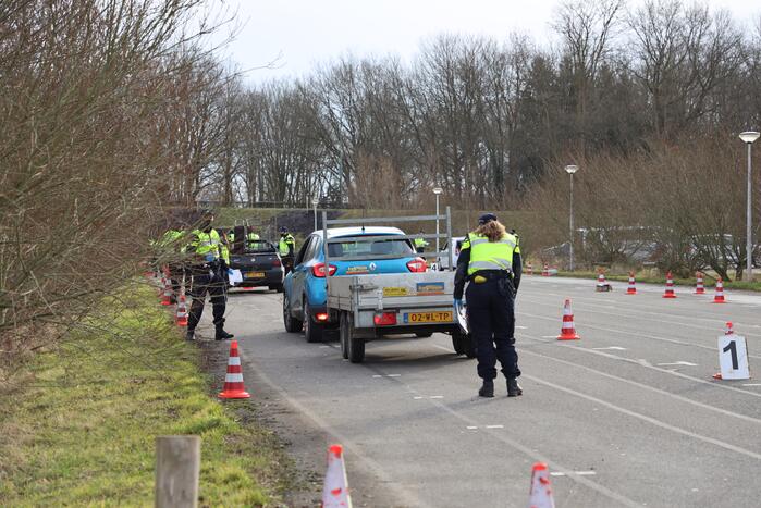 Grote politiecontrole parkeerterrein Superfun