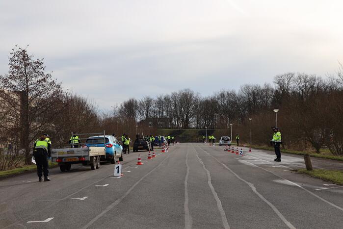 Grote politiecontrole parkeerterrein Superfun