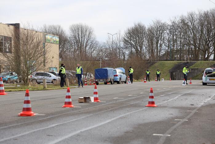 Grote politiecontrole parkeerterrein Superfun