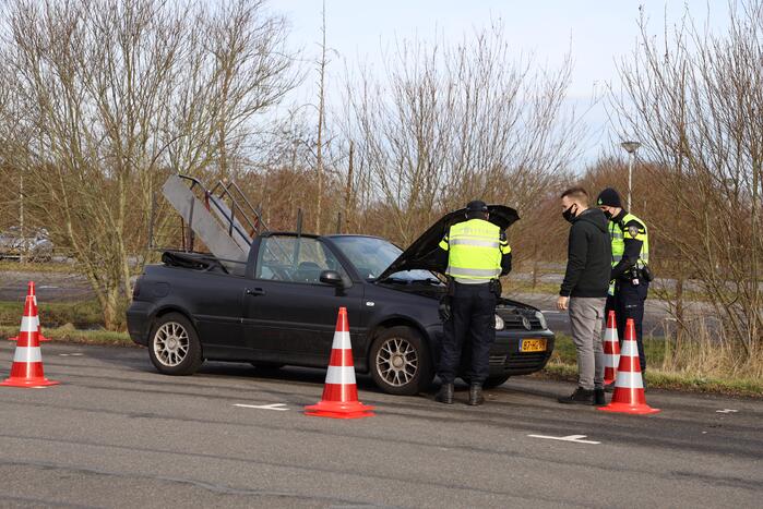 Grote politiecontrole parkeerterrein Superfun