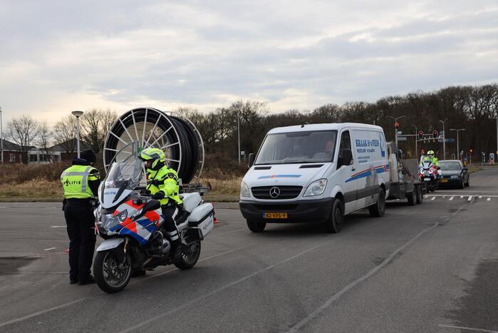 Grote politiecontrole parkeerterrein Superfun