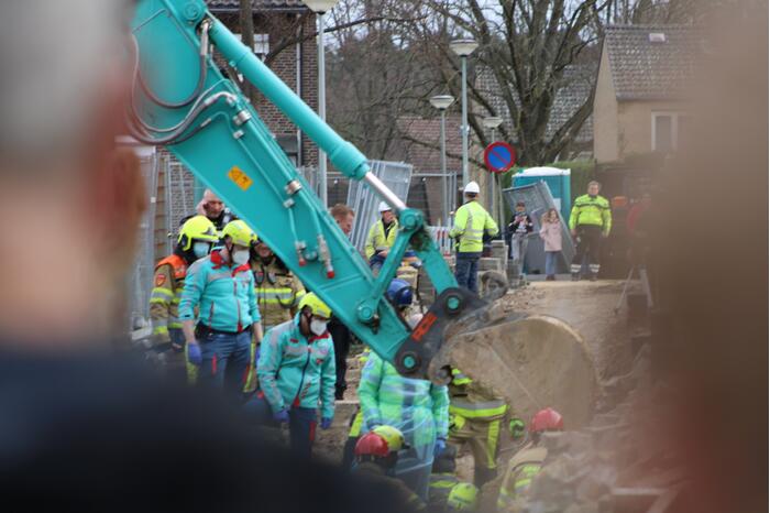 Man bedolven onder grond bij graafwerkzaamheden
