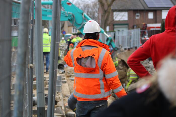 Man bedolven onder grond bij graafwerkzaamheden