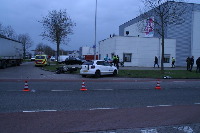 Motorrijder gewond bij botsing met auto