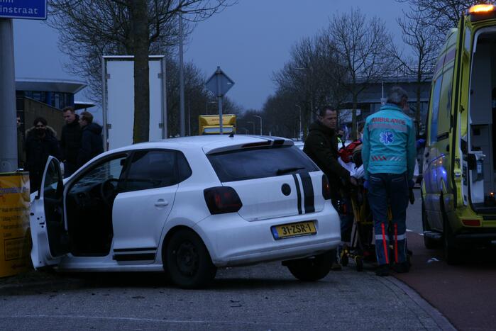 Motorrijder gewond bij botsing met auto