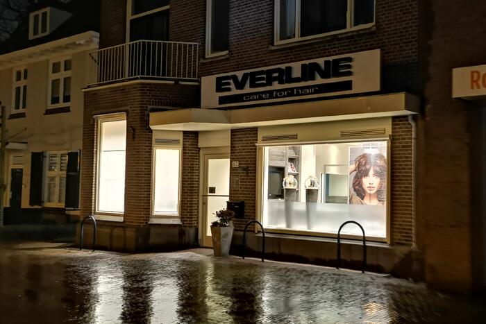 Kappers laten licht aan uit protest