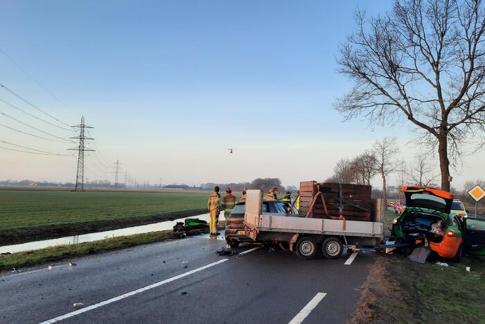 Twee gewonden bij frontale botsing