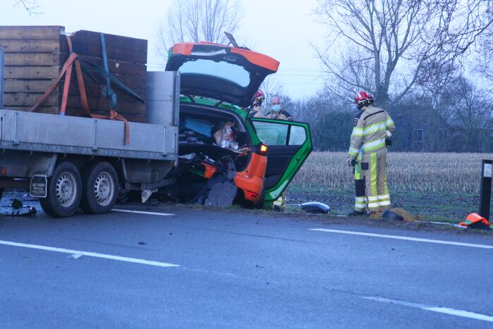 Twee gewonden bij frontale botsing