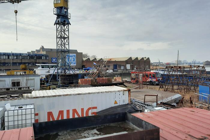 Brand in machinekamer van schip