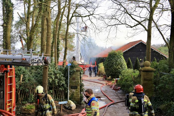 Woning Tom Coronel ontruimd door brand bij buren