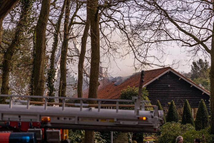 Woning Tom Coronel ontruimd door brand bij buren
