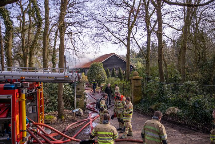 Woning Tom Coronel ontruimd door brand bij buren