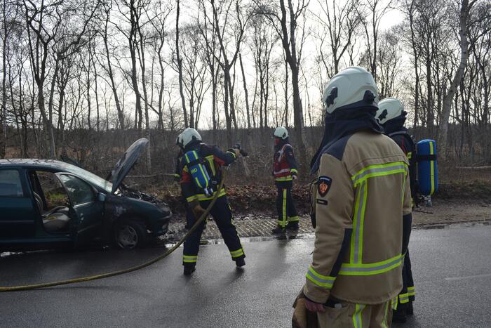 Auto door brand verwoest