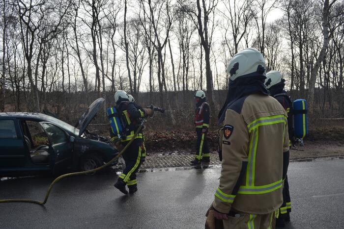 Auto door brand verwoest