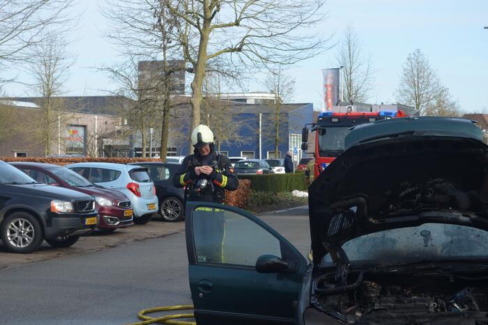 Auto door brand verwoest