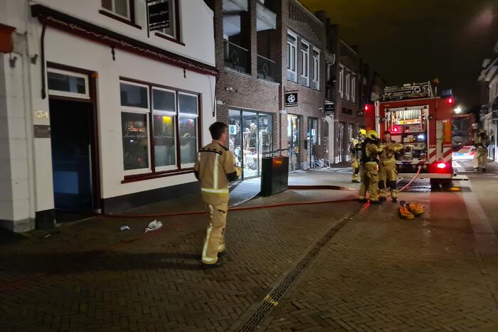 Veel rookontwikkeling bij brand in winkelpand