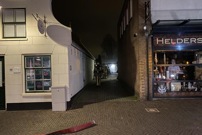 Veel rookontwikkeling bij brand in winkelpand