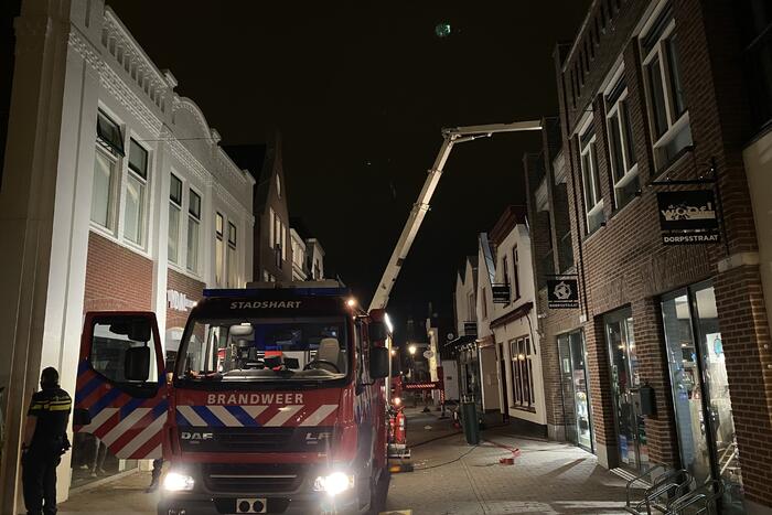 Veel rookontwikkeling bij brand in winkelpand