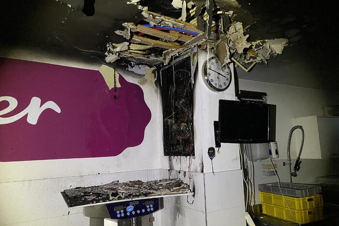 Veel rookontwikkeling bij brand in winkelpand