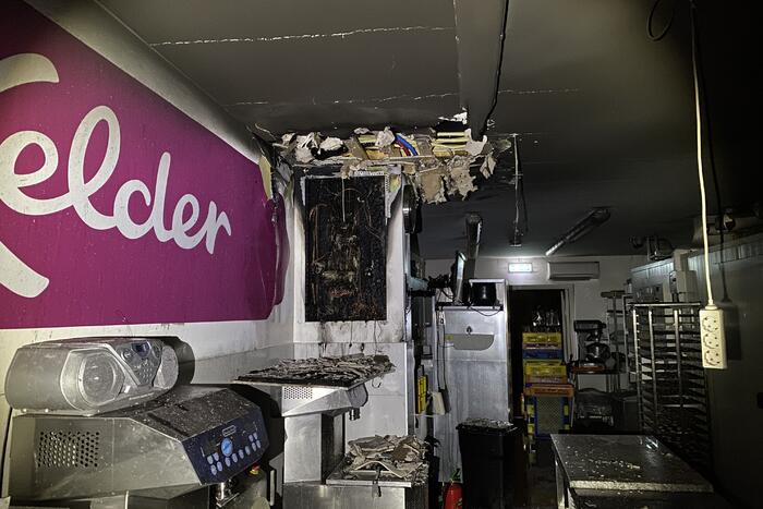 Veel rookontwikkeling bij brand in winkelpand