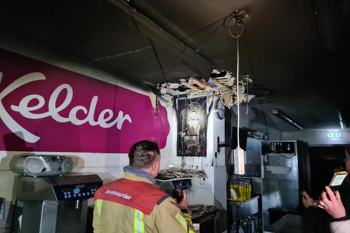 Veel rookontwikkeling bij brand in winkelpand