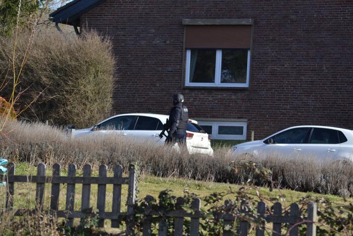 Beveiligingseenheid bewaakt gevonden drugslab