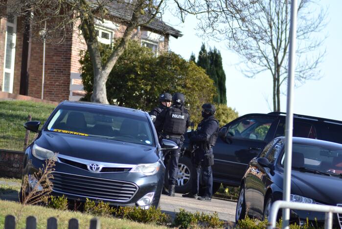 Beveiligingseenheid bewaakt gevonden drugslab