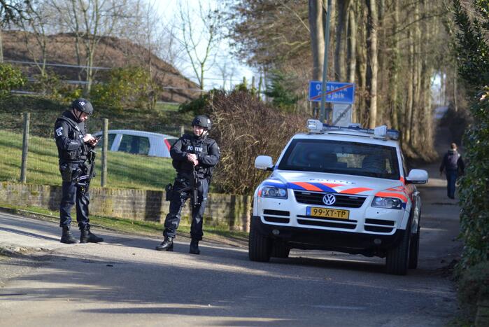 Beveiligingseenheid bewaakt gevonden drugslab