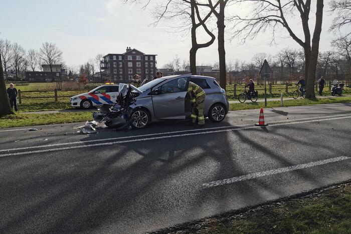 Veel schade bij botsing met taxibus