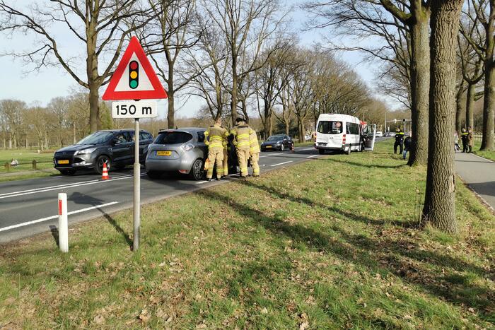 Veel schade bij botsing met taxibus