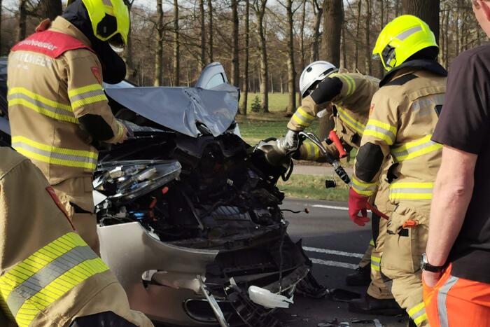 Veel schade bij botsing met taxibus