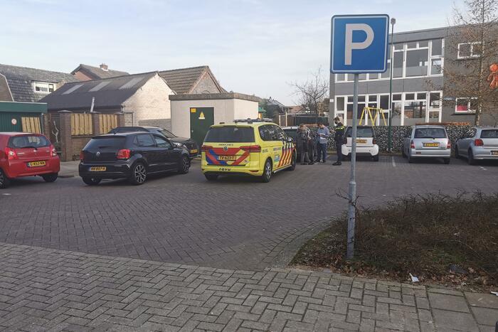Personenauto en scooter met elkaar in aanrijding
