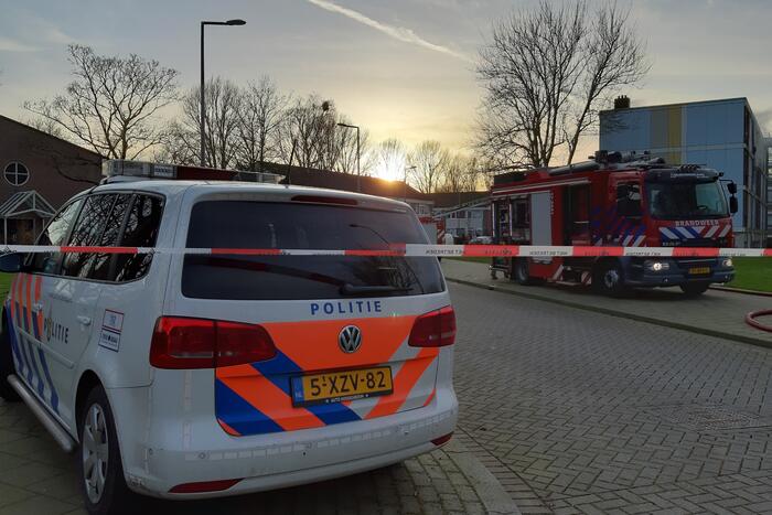 Veel schade bij brand in portiekwoning