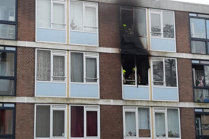 Veel schade bij brand in portiekwoning