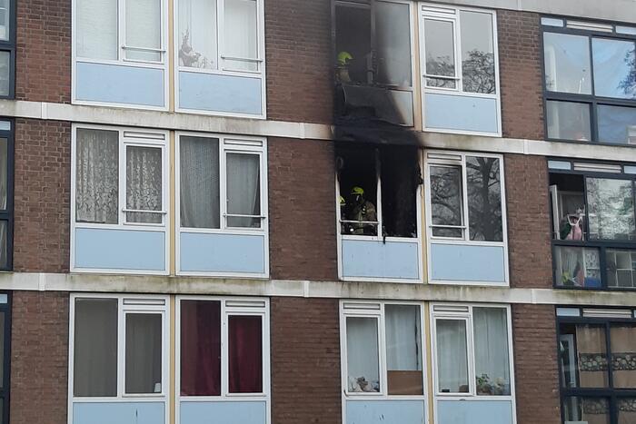 Veel schade bij brand in portiekwoning