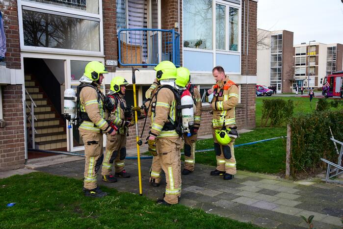 Veel schade bij brand in portiekwoning